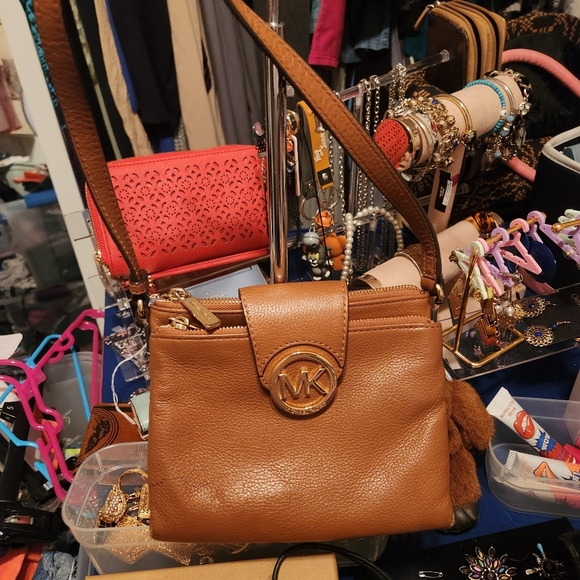 EUC Michael Kors Crossbody - Picture 4 of 7